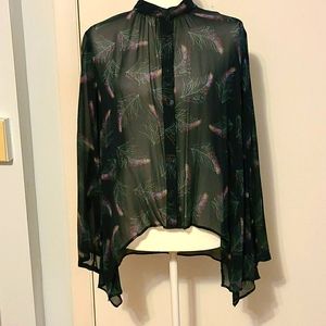 Hinge sheer blouse